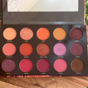 Hip Dot 15 pan Shadow Pallet